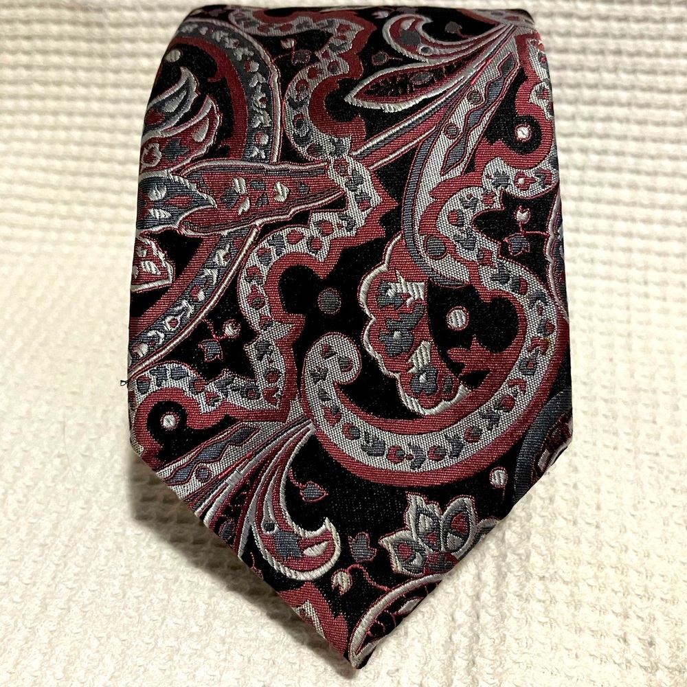 Express Tie - Mauve & Black Paisley - EUC